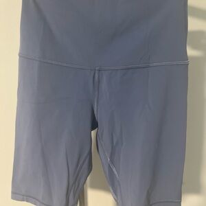 Lululemon soft fabric 6 inch running shorts